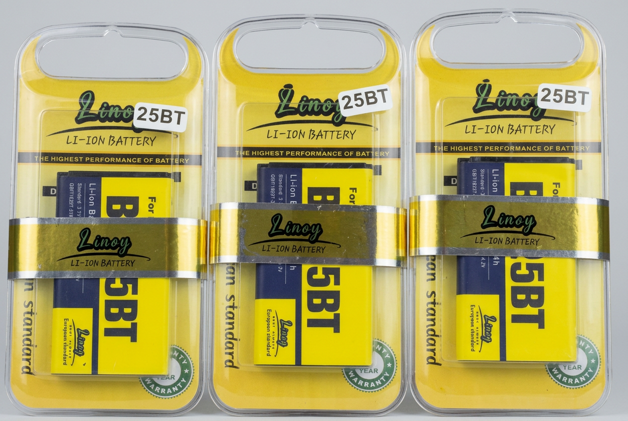 Three LINOY 25BT Gold Series clamshell packs side by side